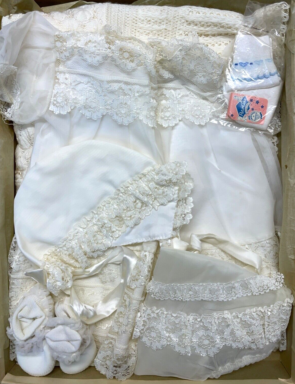 Beautiful ! Nib 1950's Vtg 5 Pc Layette Baby Dress Bonnet Blanket Pants Booties